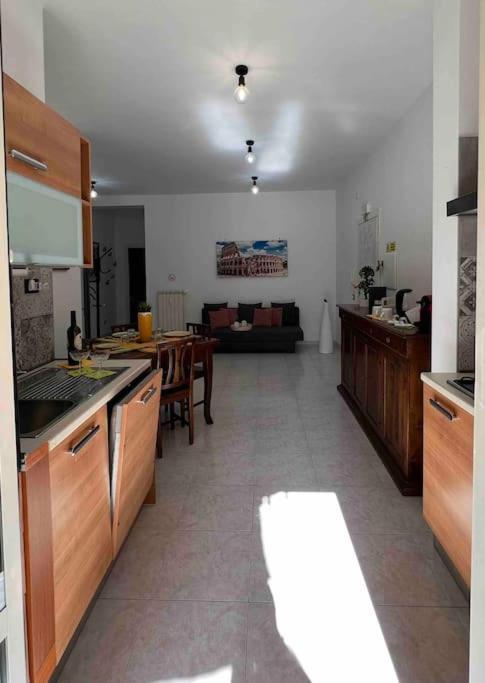3 Fermate Dal Colosseo - Casa Vacanze Elena - 50 M Da Metro Garbatella Roma Exterior foto