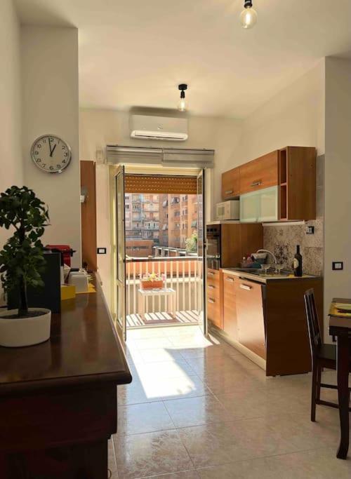 3 Fermate Dal Colosseo - Casa Vacanze Elena - 50 M Da Metro Garbatella Roma Exterior foto