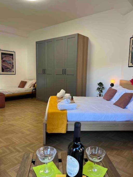 3 Fermate Dal Colosseo - Casa Vacanze Elena - 50 M Da Metro Garbatella Roma Exterior foto