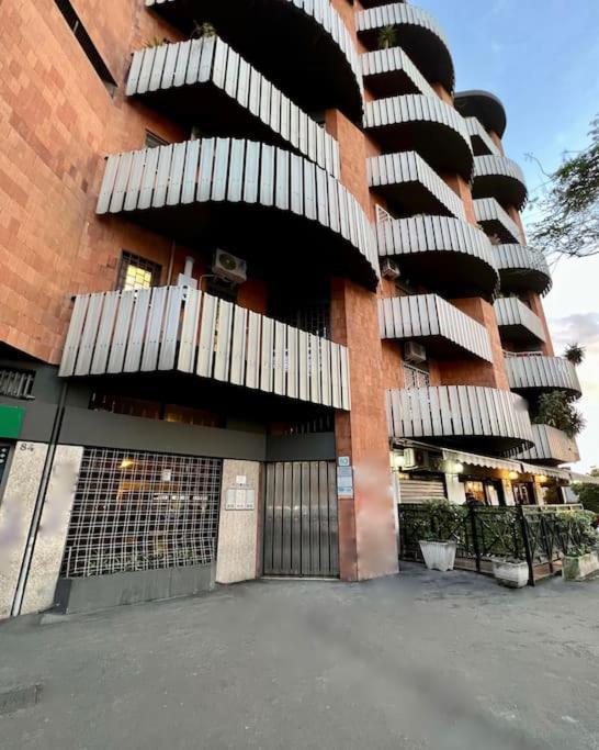 3 Fermate Dal Colosseo - Casa Vacanze Elena - 50 M Da Metro Garbatella Roma Exterior foto