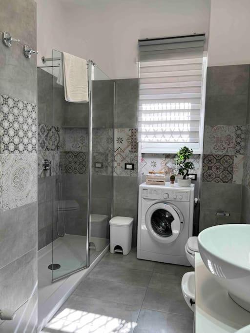 3 Fermate Dal Colosseo - Casa Vacanze Elena - 50 M Da Metro Garbatella Roma Exterior foto