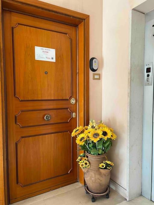 3 Fermate Dal Colosseo - Casa Vacanze Elena - 50 M Da Metro Garbatella Roma Exterior foto