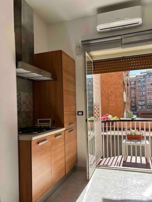 3 Fermate Dal Colosseo - Casa Vacanze Elena - 50 M Da Metro Garbatella Roma Exterior foto