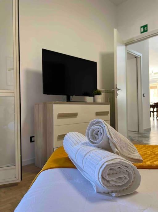 3 Fermate Dal Colosseo - Casa Vacanze Elena - 50 M Da Metro Garbatella Roma Exterior foto